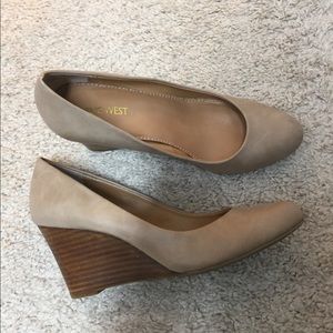 Nine West dressy wedges